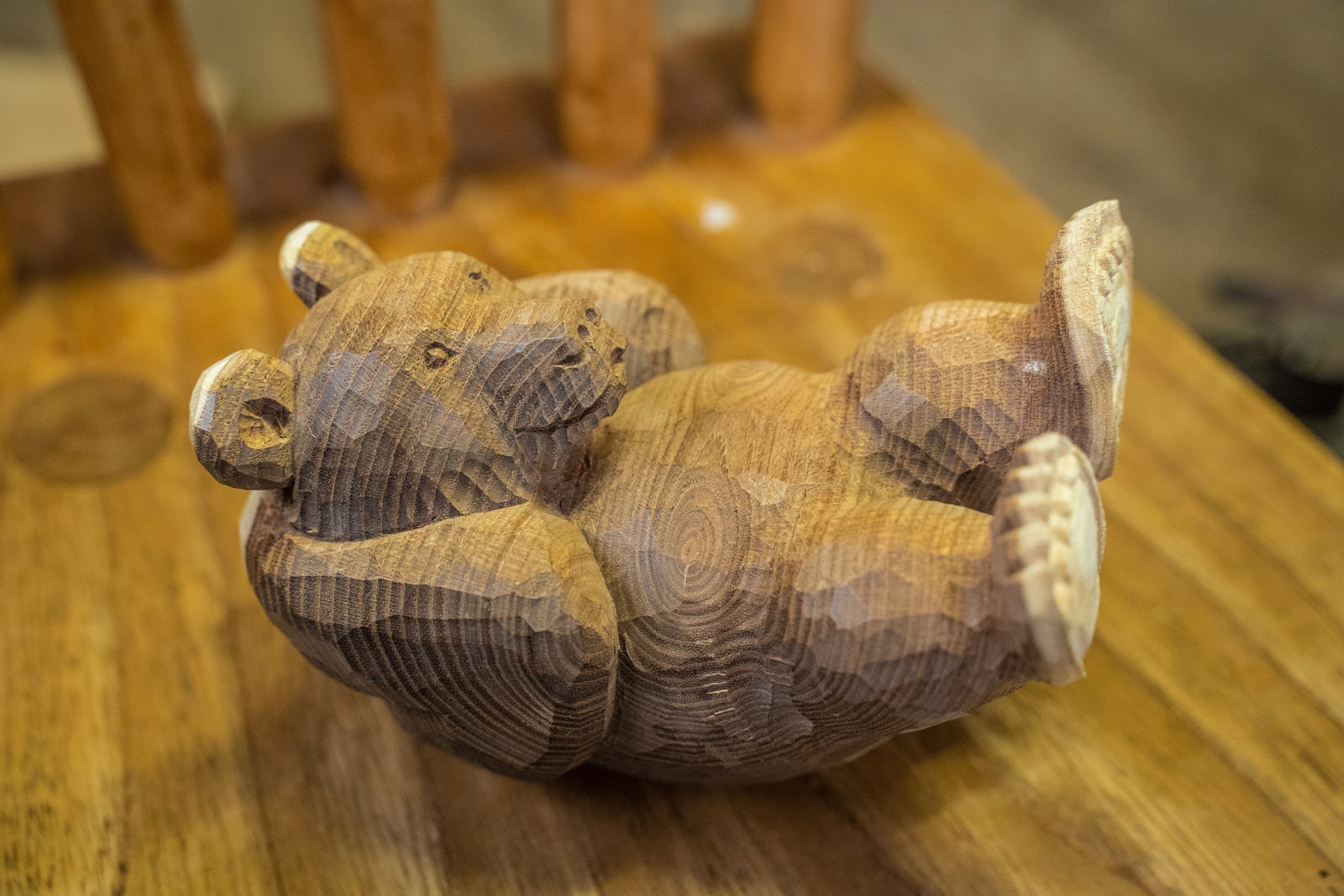 北海道のイトウの木彫り - 置物