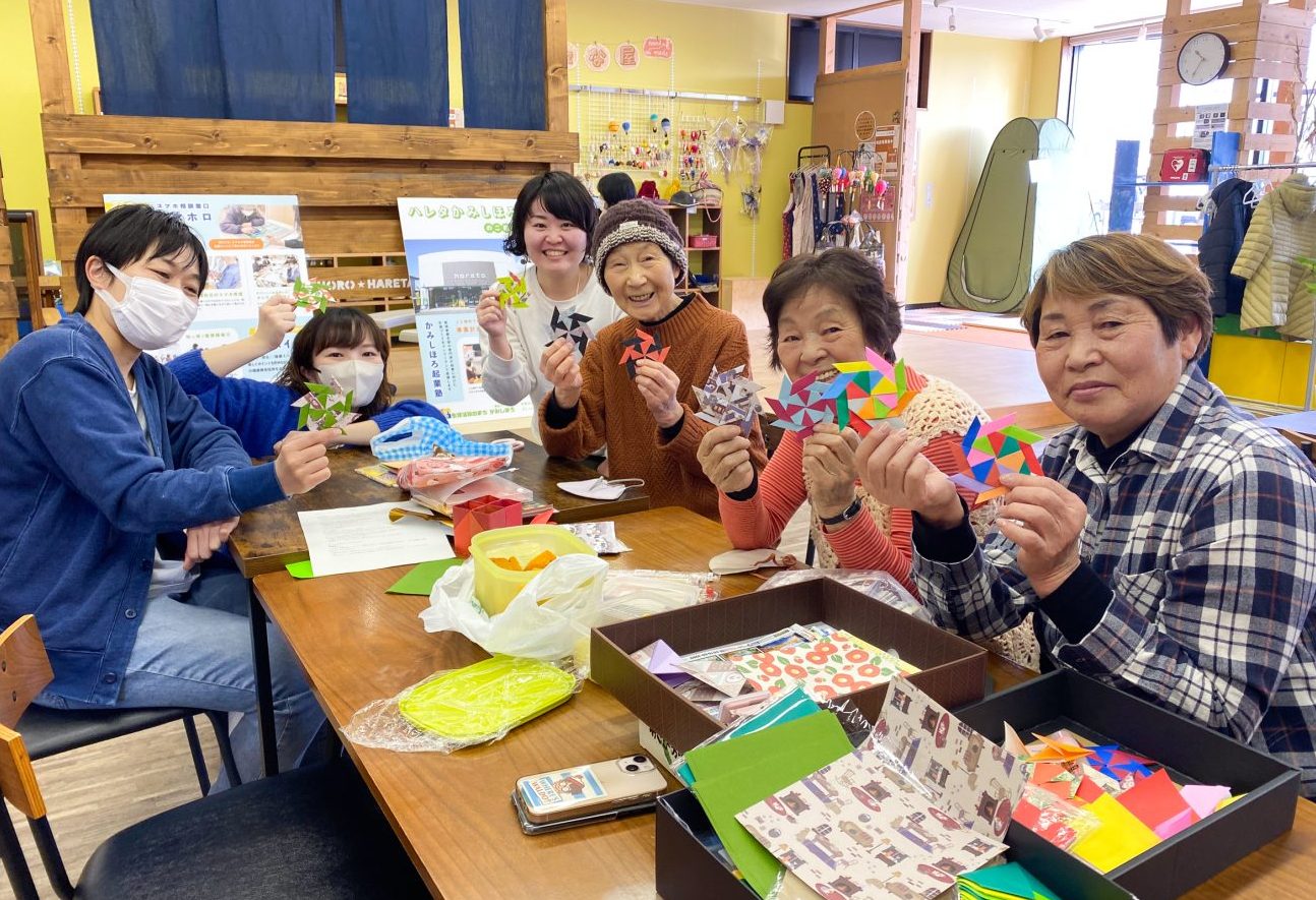 楽しい会話と笑顔が元気の秘訣！ シニアコミュニティ「おまめの日」